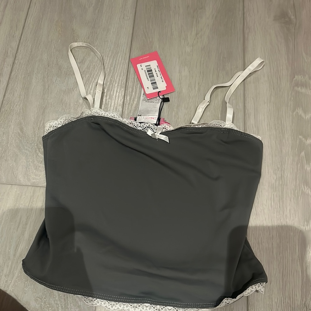 edikted tank top w tag on it never worn